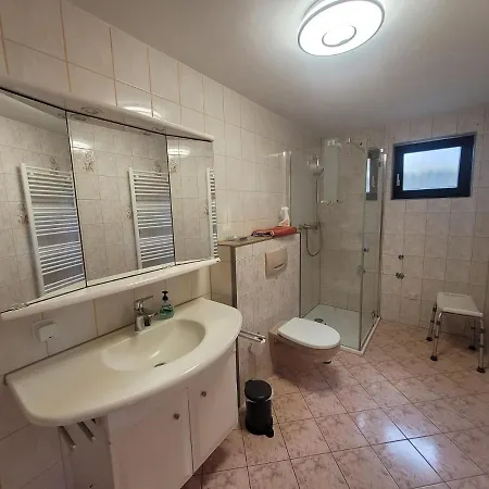 아파트 Und Ferienzimmer Schmidt Neu Sallenthin