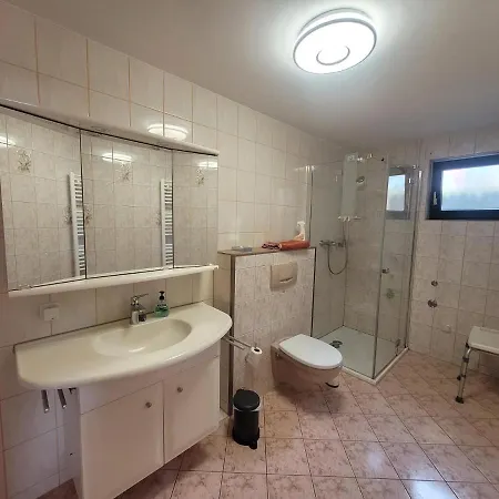 Und Ferienzimmer Schmidt 아파트 Neu Sallenthin