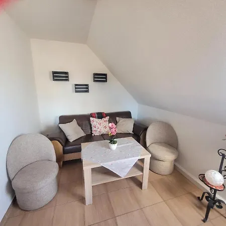 Und Ferienzimmer Schmidt 아파트 Neu Sallenthin